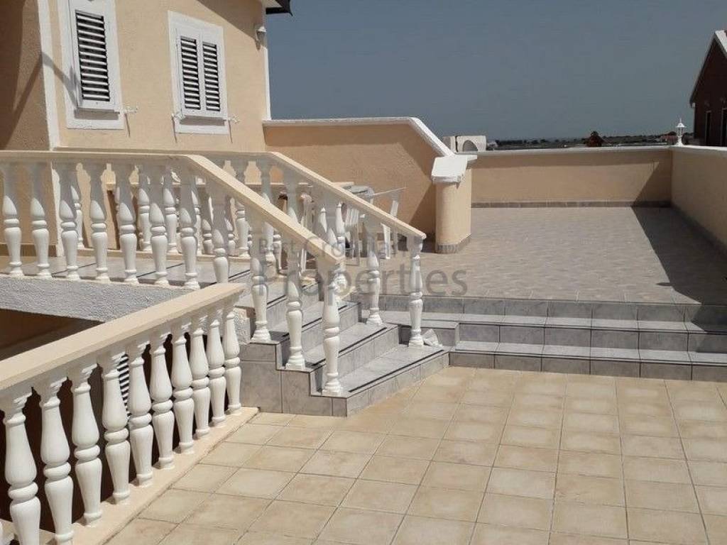 Apartman na moru, Prodaja, Vir, Vir