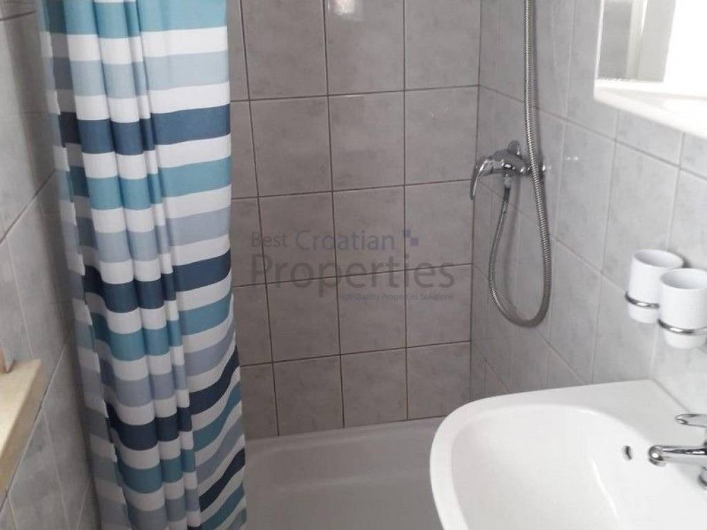 Apartman na moru, Prodaja, Vir, Vir