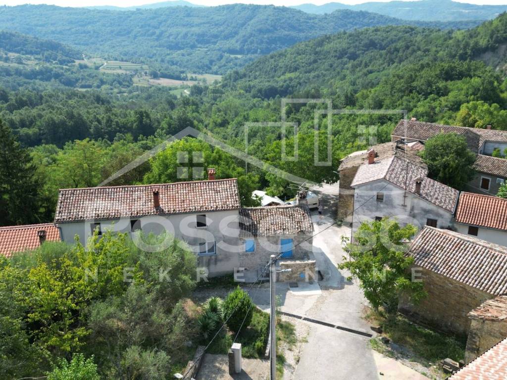 Buzet, Vrh