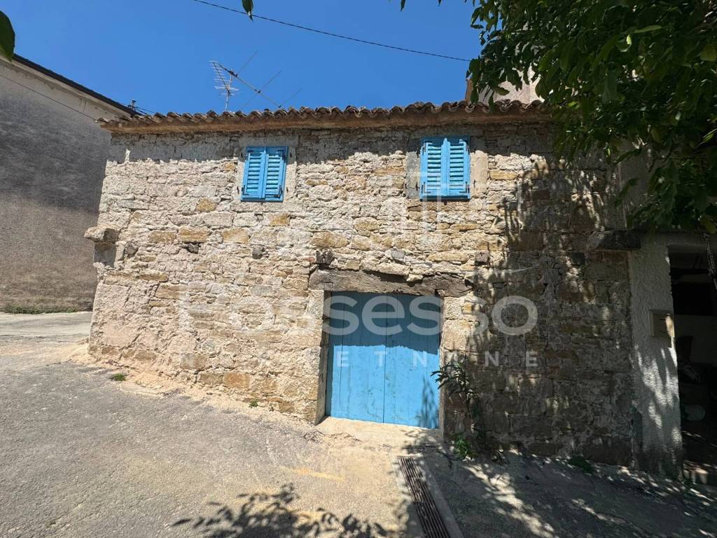 Buzet, Vrh