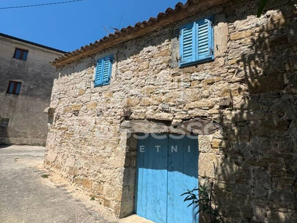 Buzet, Vrh