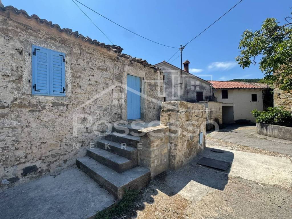 Buzet, Vrh