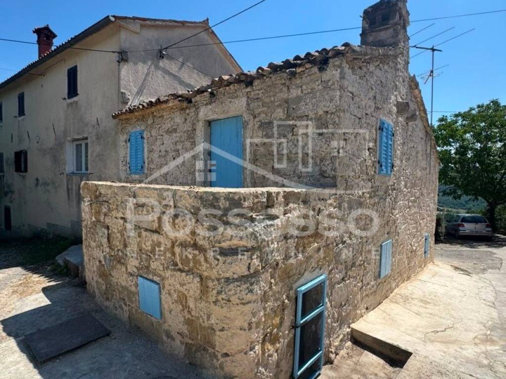 Buzet, Vrh
