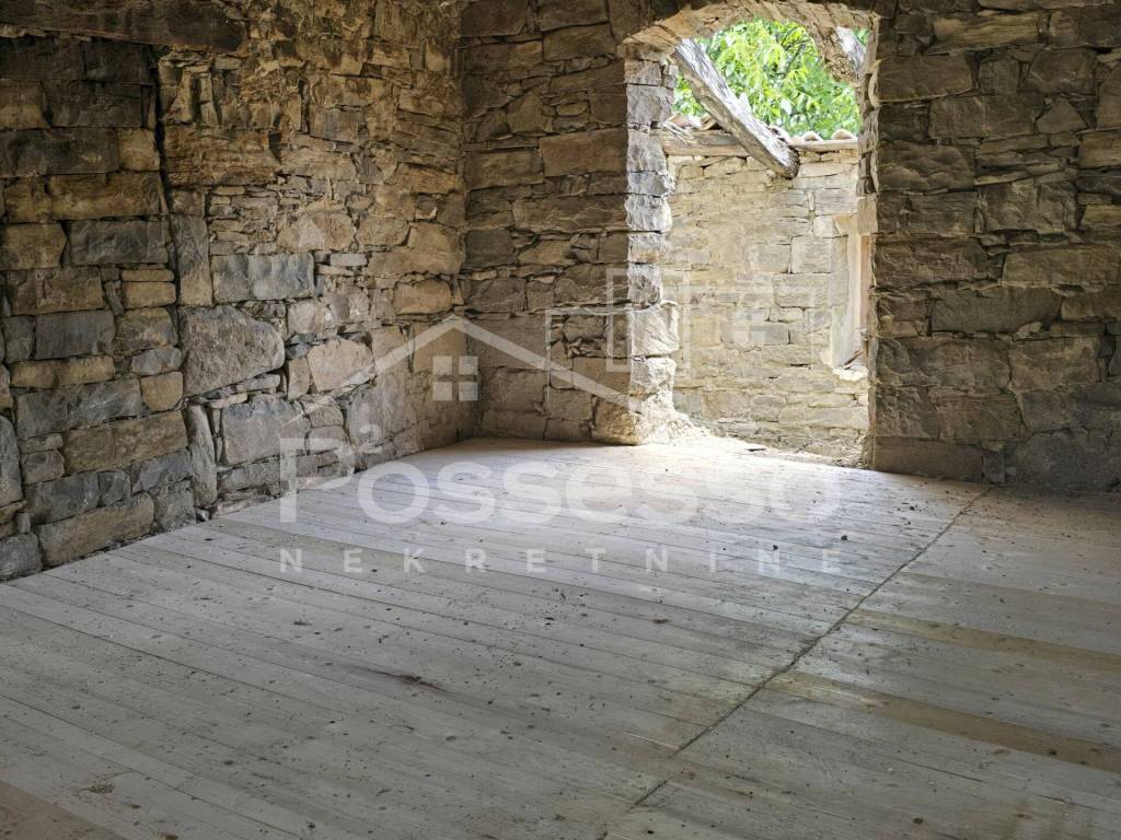 Buzet, Vrh