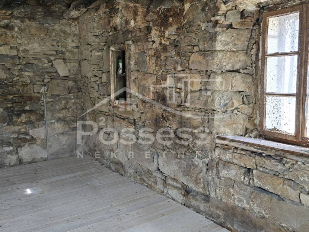 Buzet, Vrh