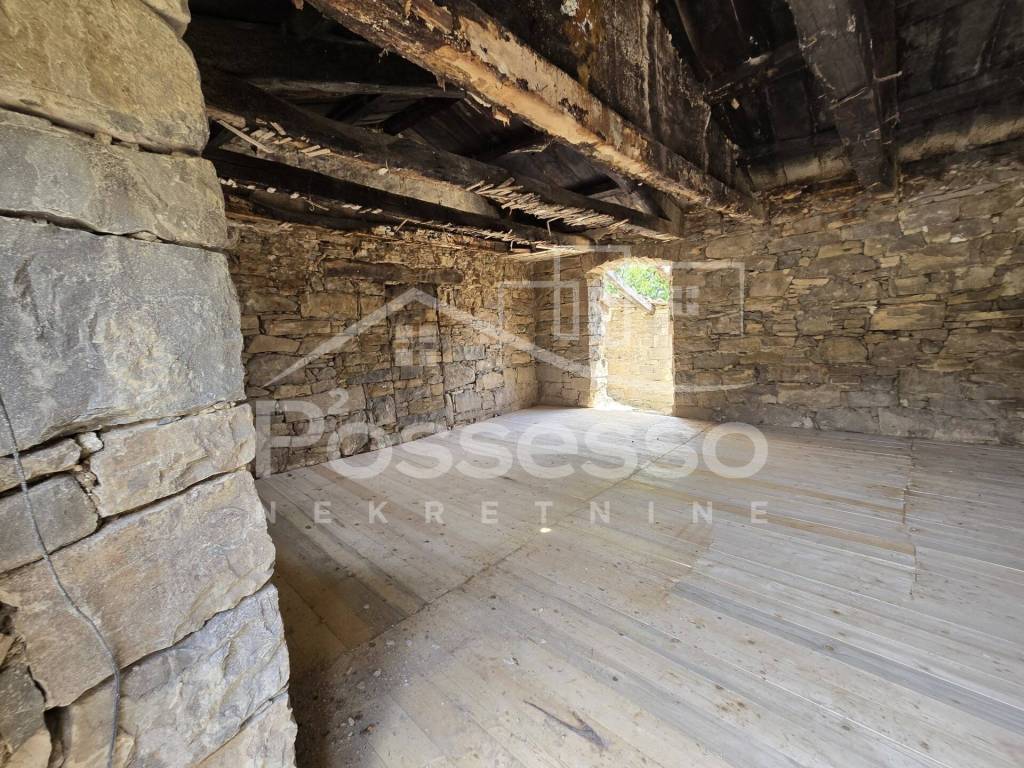 Buzet, Vrh