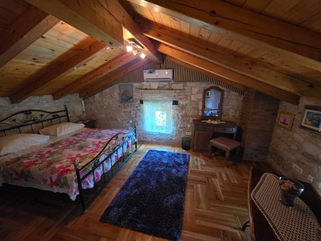 Kamena kuca, Prodaja, Tinjan, Tinjan