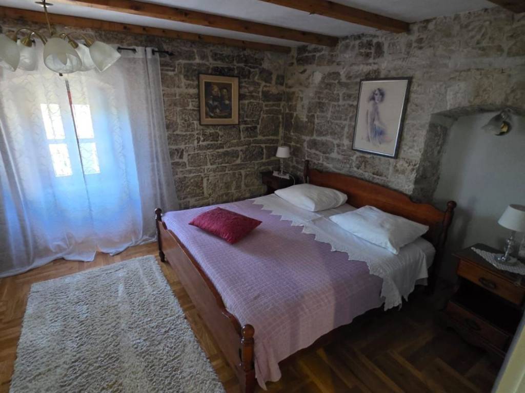 Kamena kuca, Prodaja, Tinjan, Tinjan