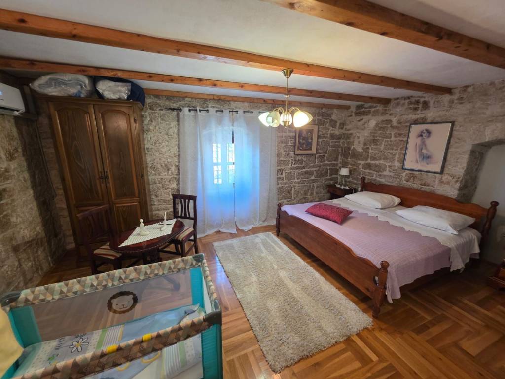 Kamena kuca, Prodaja, Tinjan, Tinjan