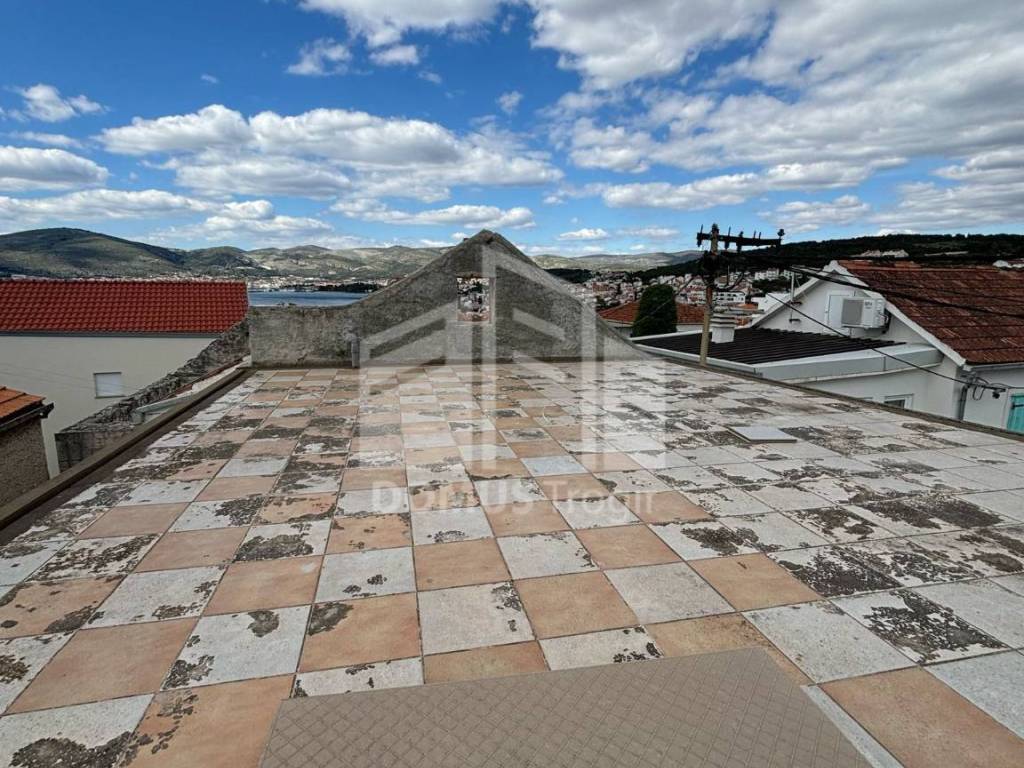 Kamena kuca, Prodaja, Okrug, Okrug Gornji