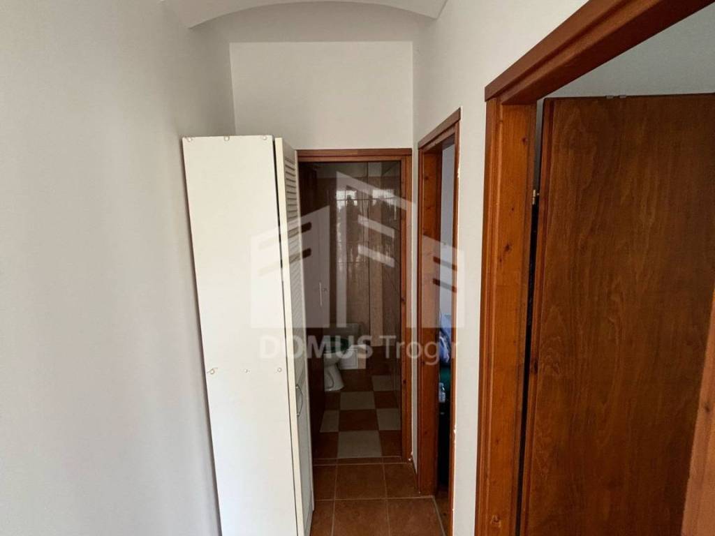 Kamena kuca, Prodaja, Okrug, Okrug Gornji