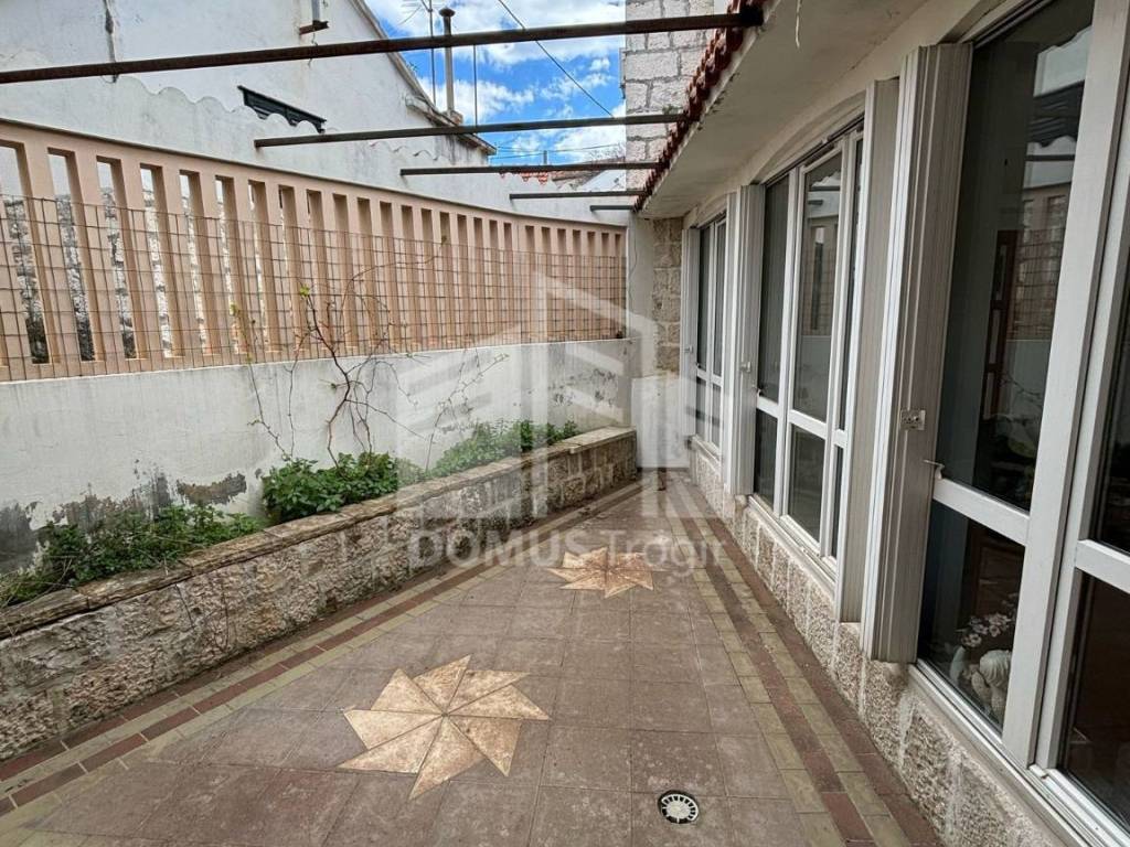 Kamena kuca, Prodaja, Okrug, Okrug Gornji
