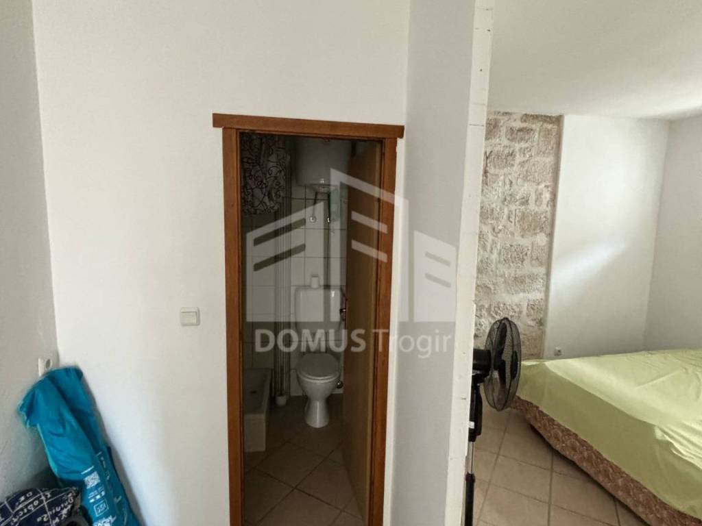 Kamena kuca, Prodaja, Okrug, Okrug Gornji