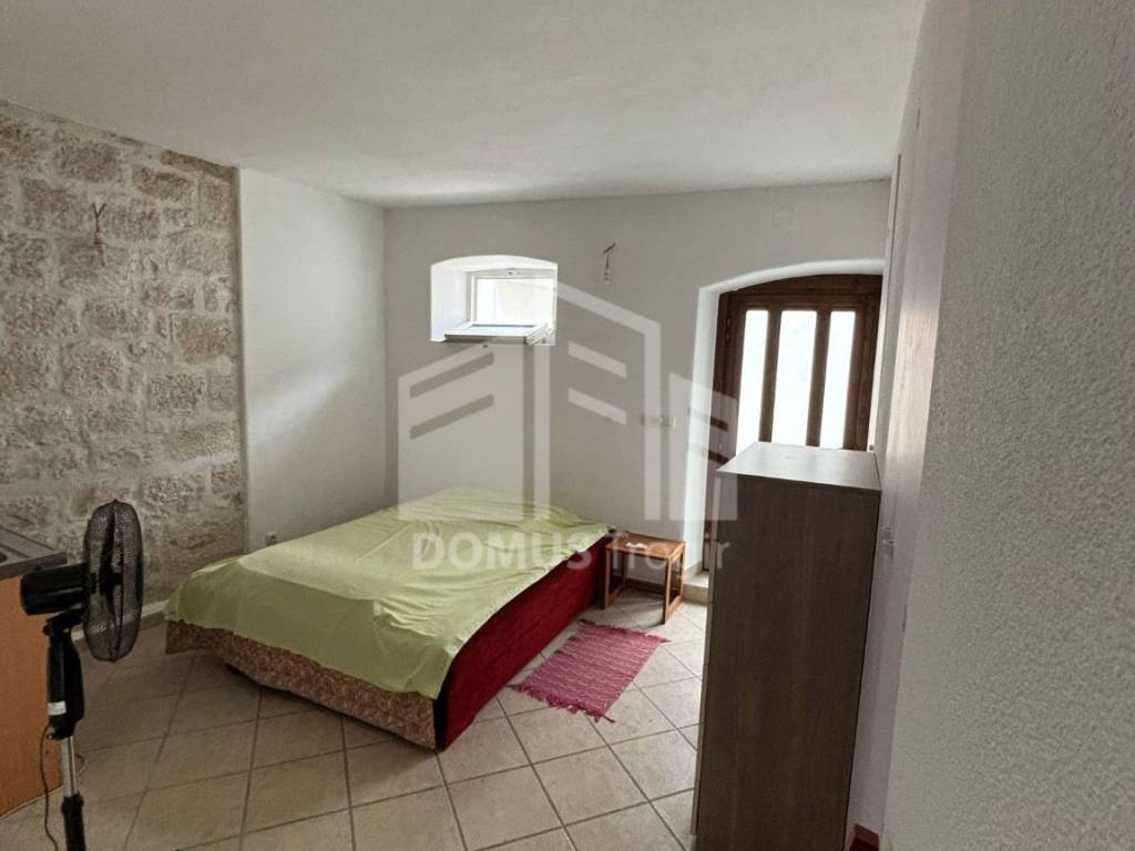 Kamena kuca, Prodaja, Okrug, Okrug Gornji