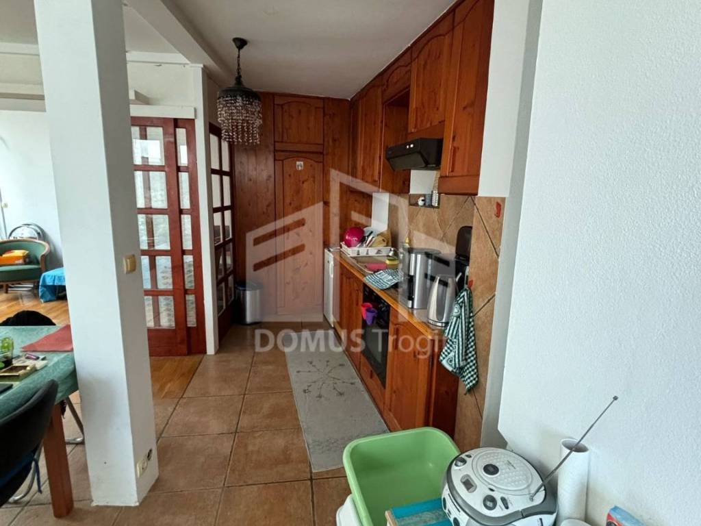 Kamena kuca, Prodaja, Okrug, Okrug Gornji