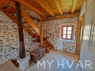 Kamena kuca, Prodaja, Jelsa, Pitve
