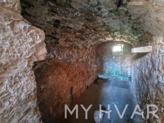 Kamena kuca, Prodaja, Stari grad, Vrbanj