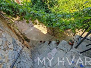 Kamena kuca, Prodaja, Jelsa, Pitve