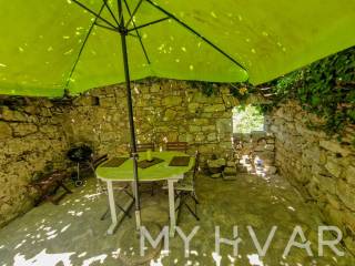 Kamena kuca, Prodaja, Jelsa, Pitve