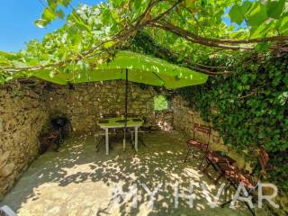 Kamena kuca, Prodaja, Jelsa, Pitve