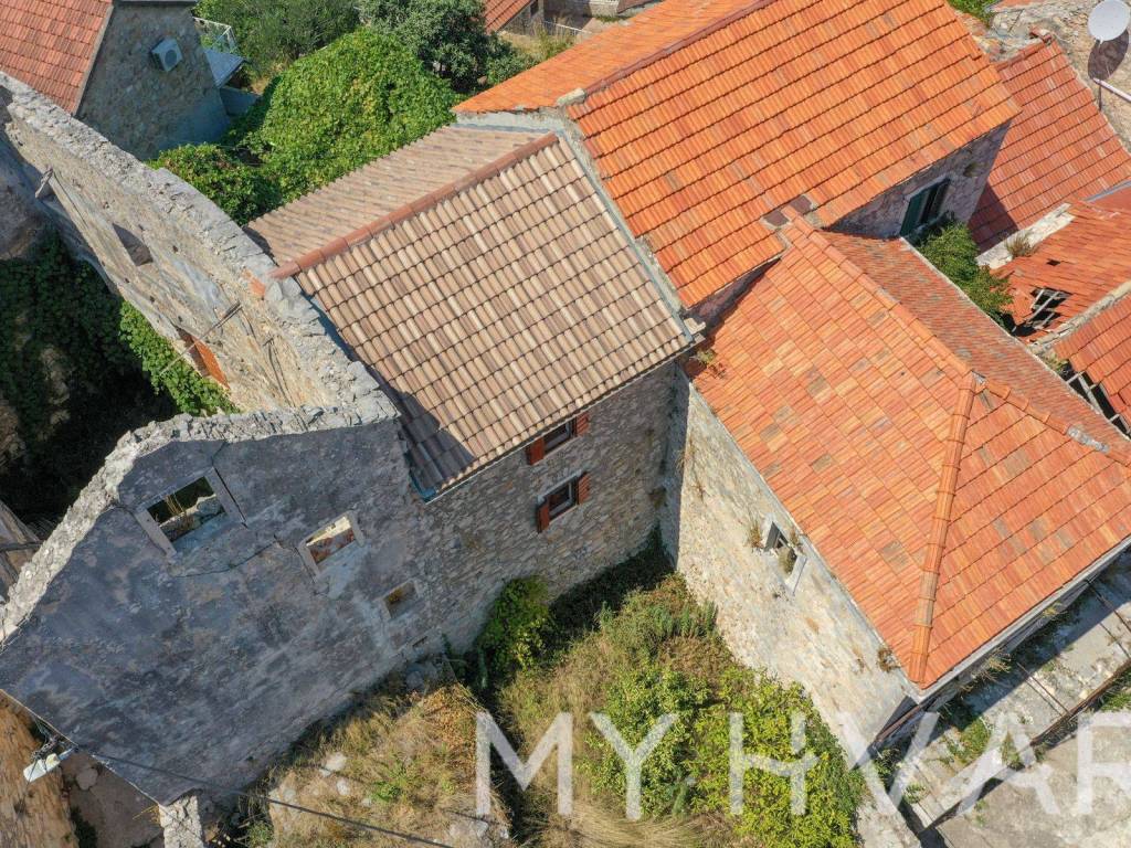 Kamena kuca, Prodaja, Jelsa, Pitve