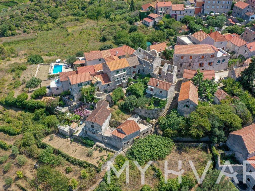 Kamena kuca, Prodaja, Jelsa, Pitve