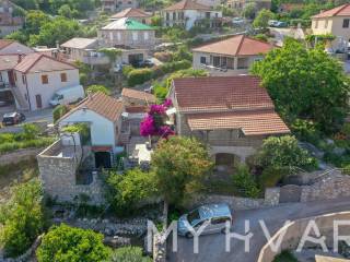 Kamena kuca, Prodaja, Jelsa, Svirce