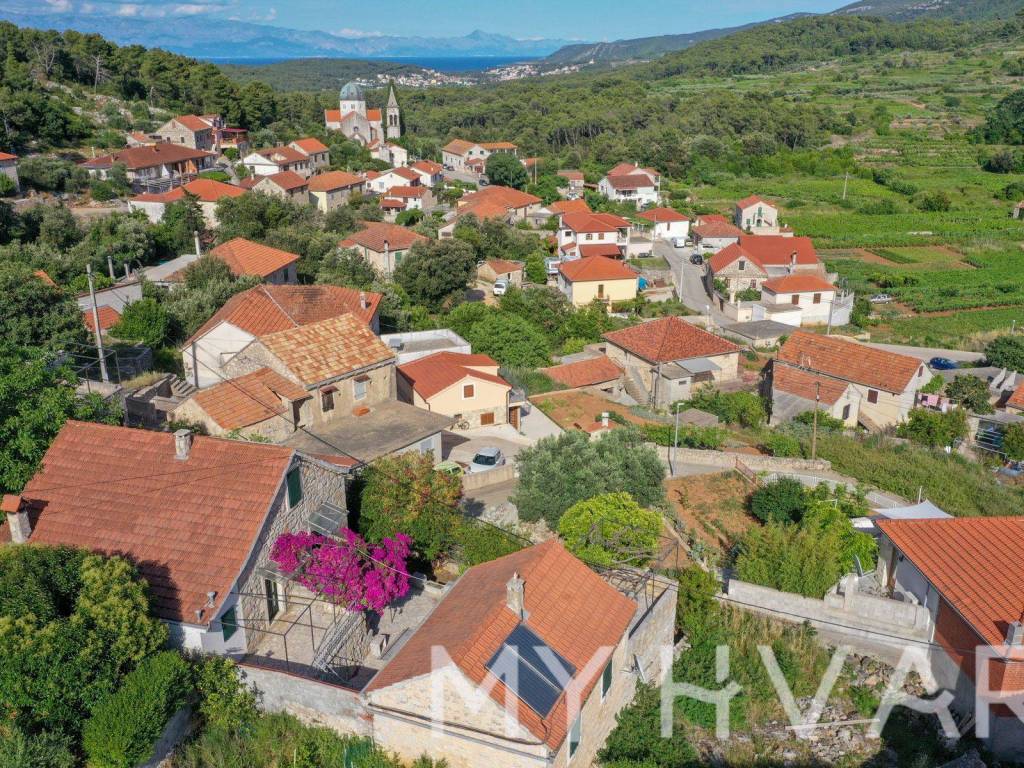 Kamena kuca, Prodaja, Jelsa, Svirce