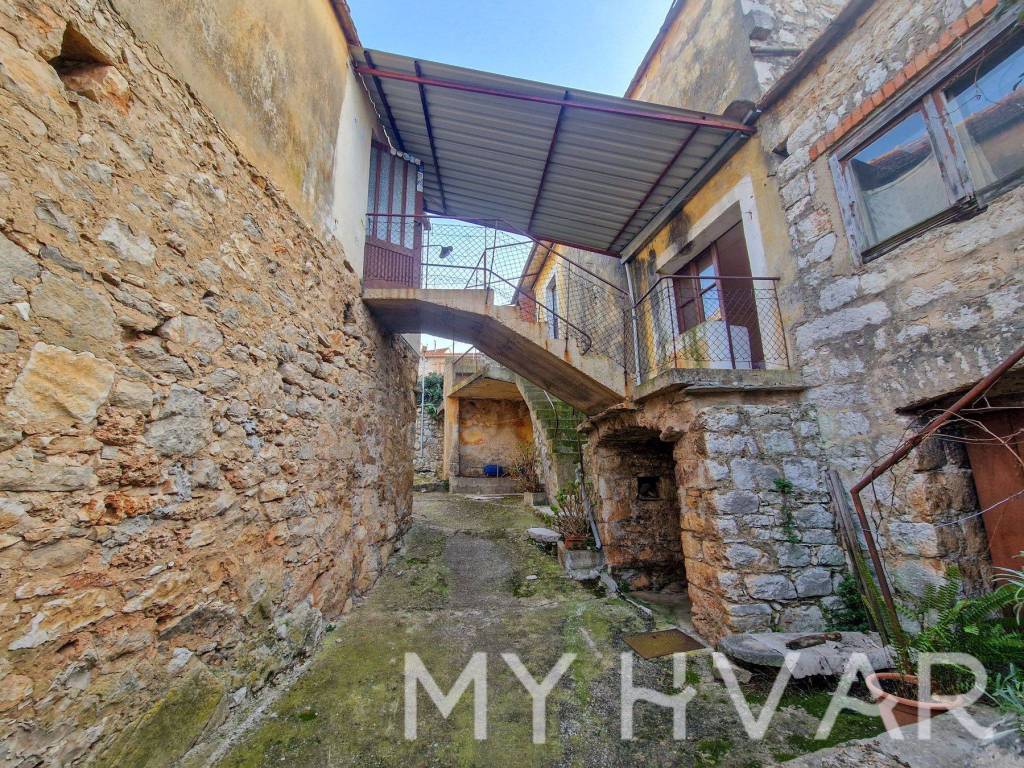 Kamena kuca, Prodaja, Stari grad, Vrbanj