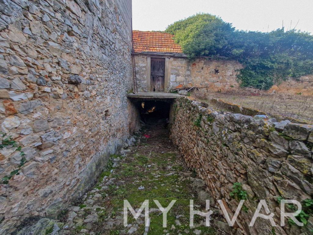 Kamena kuca, Prodaja, Stari grad, Vrbanj