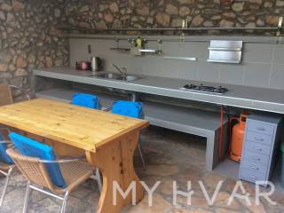 Kamena kuca, Prodaja, Jelsa, Svirce