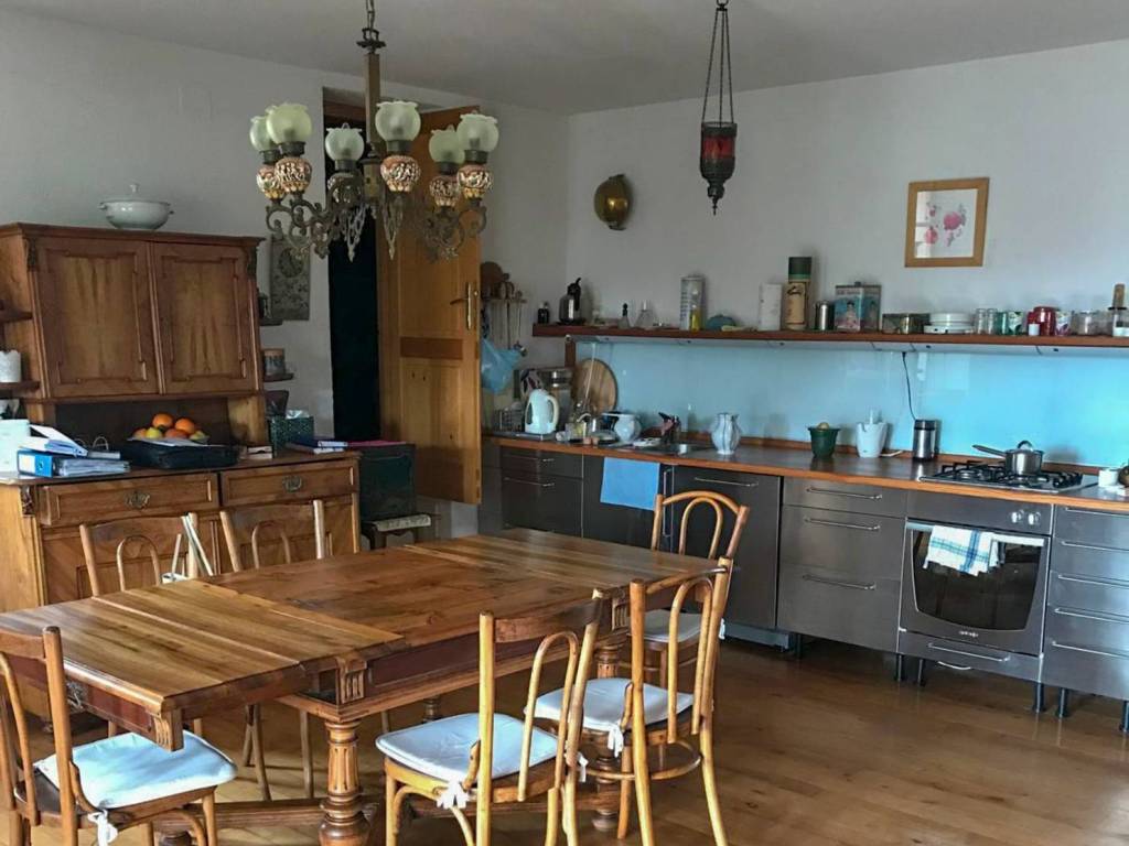Kamena kuca, Prodaja, Jelsa, Svirce