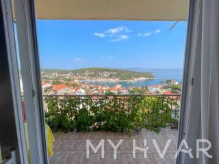 Stan u viseetaznoj kuci, Prodaja, Jelsa, Jelsa