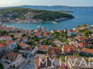 Stan u viseetaznoj kuci, Prodaja, Jelsa, Jelsa