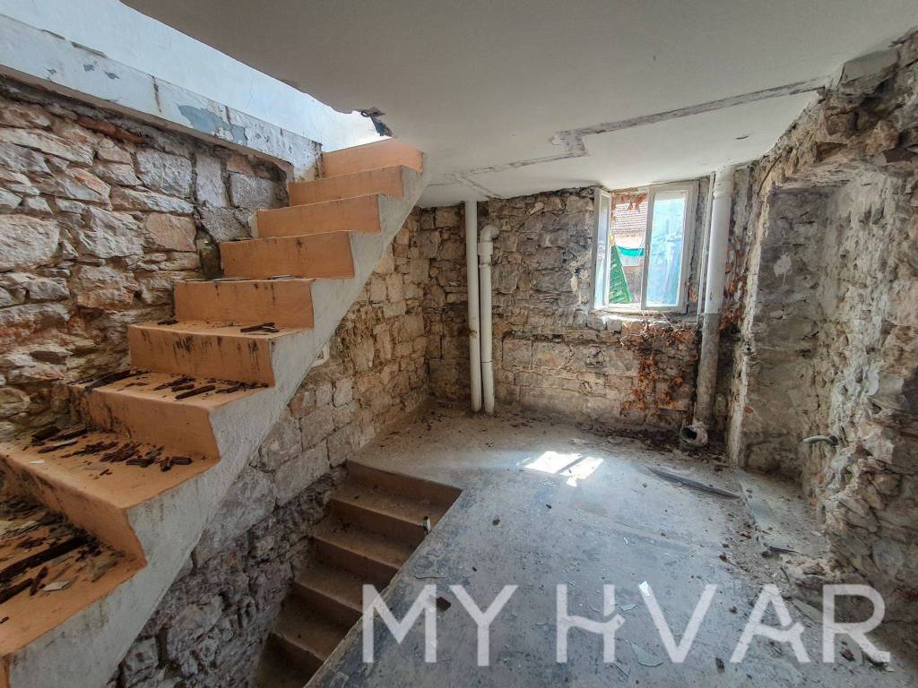 Kamena kuca, Prodaja, Stari grad, Stari Grad