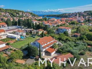 Stan u viseetaznoj kuci, Prodaja, Jelsa, Jelsa