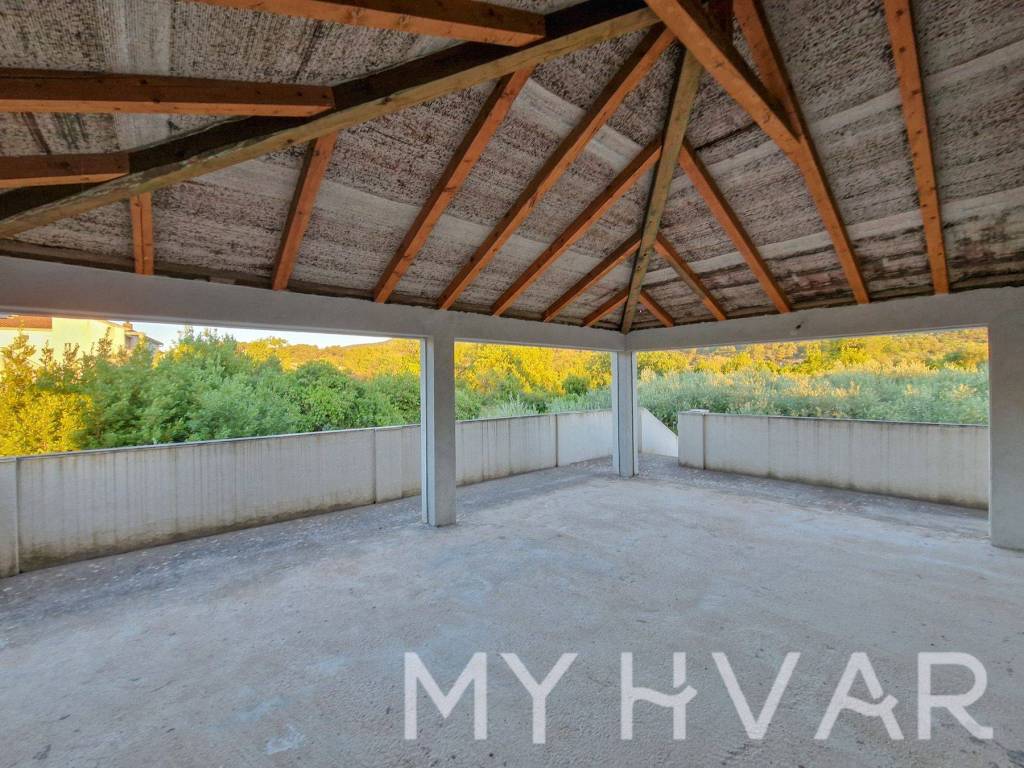 Stan u viseetaznoj kuci, Prodaja, Jelsa, Jelsa