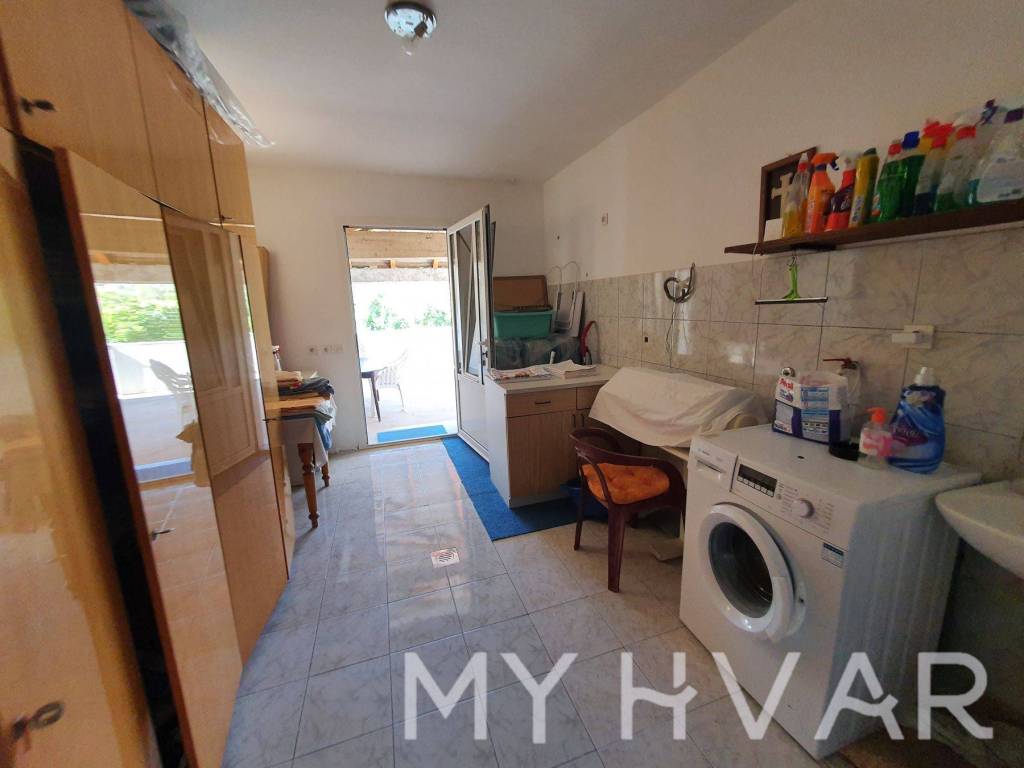 Stan u viseetaznoj kuci, Prodaja, Jelsa, Jelsa