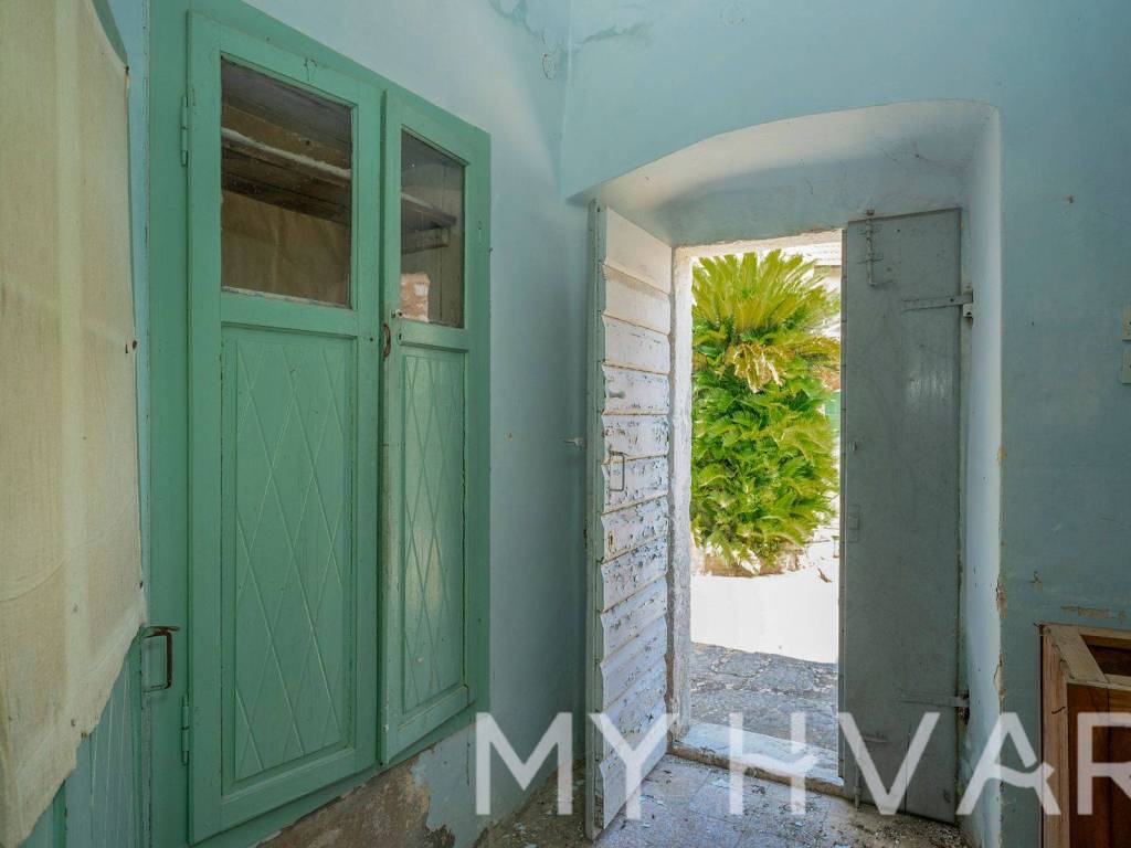 Kamena kuca, Prodaja, Stari grad, Dol