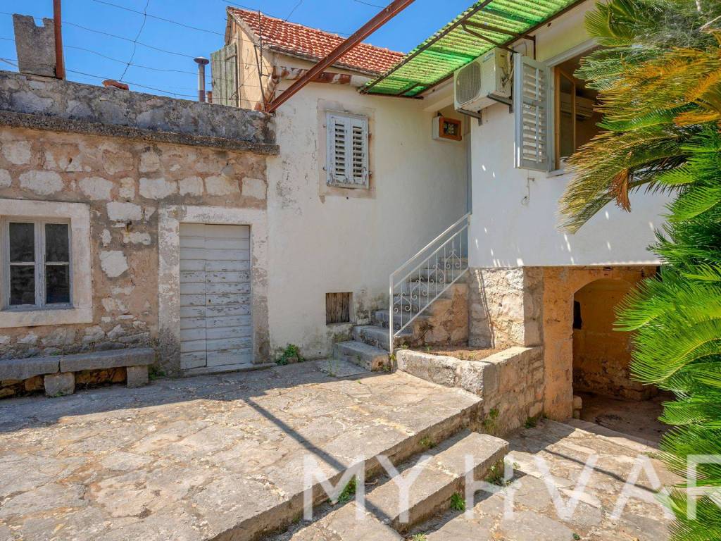 Kamena kuca, Prodaja, Stari grad, Dol