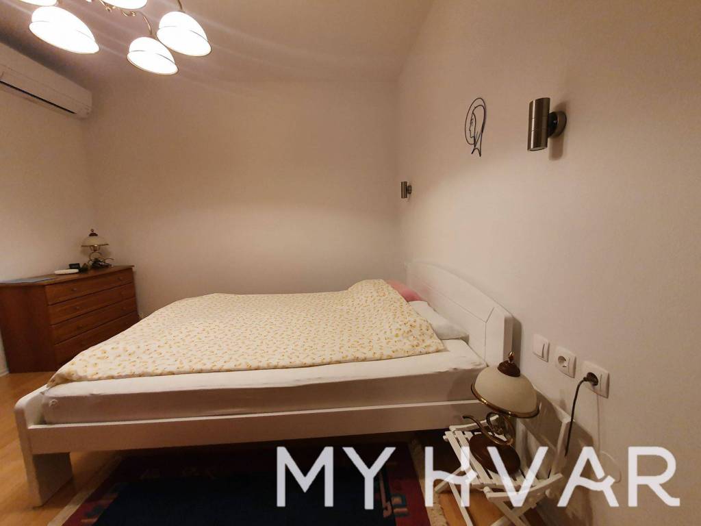 Stan u viseetaznoj kuci, Prodaja, Jelsa, Jelsa
