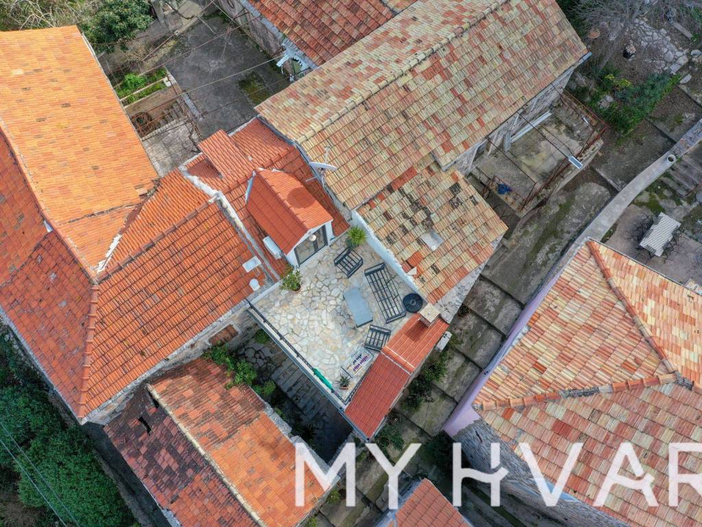 Kamena kuca, Prodaja, Jelsa, Pitve