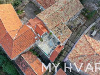 Kamena kuca, Prodaja, Jelsa, Pitve