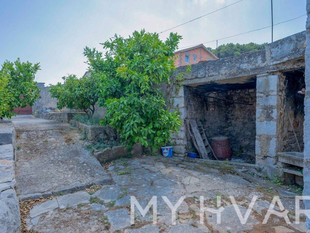 Kamena kuca, Prodaja, Stari grad, Dol