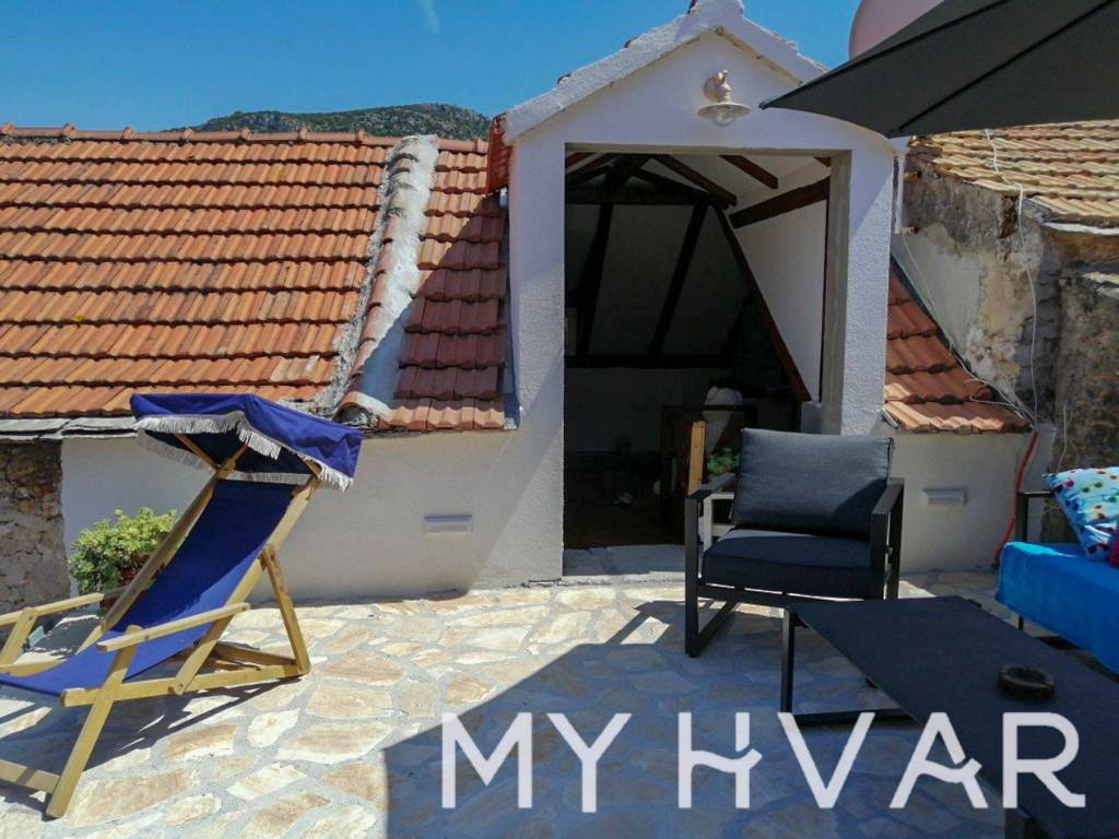 Kamena kuca, Prodaja, Jelsa, Pitve