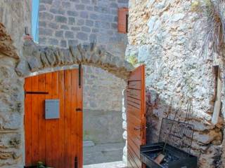 Kamena kuca, Prodaja, Jelsa, Pitve