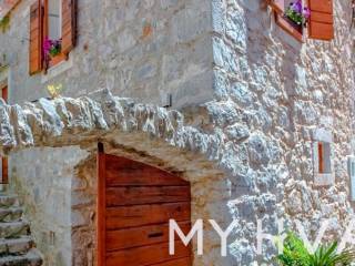 Kamena kuca, Prodaja, Jelsa, Pitve