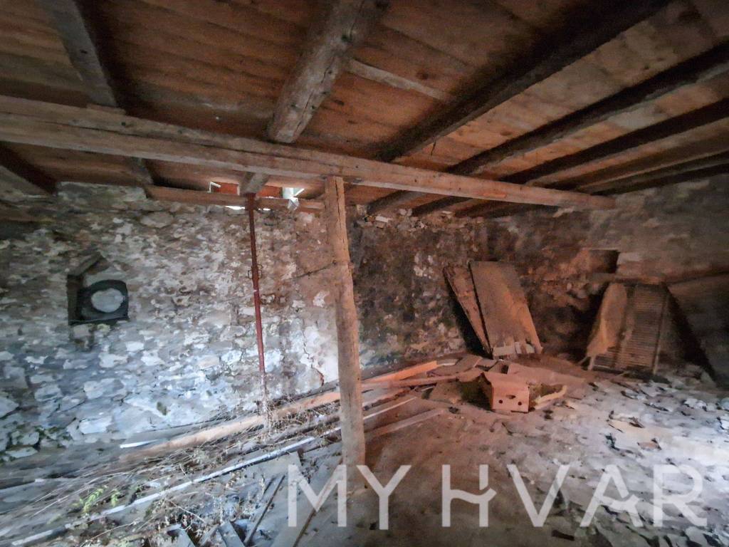 Kamena kuca, Prodaja, Stari grad, Dol