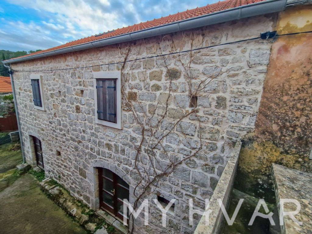 Kamena kuca, Prodaja, Stari grad, Dol