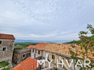 Kamena kuca, Prodaja, Jelsa, Pitve
